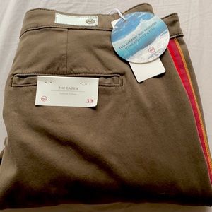 Size 30 AG Caden tailored trouser. 9 in rise, 27 in inseam.